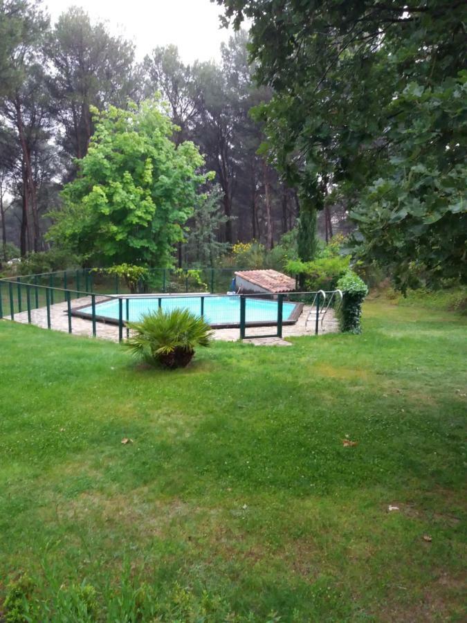Detente Champetre Lambesc Exterior photo